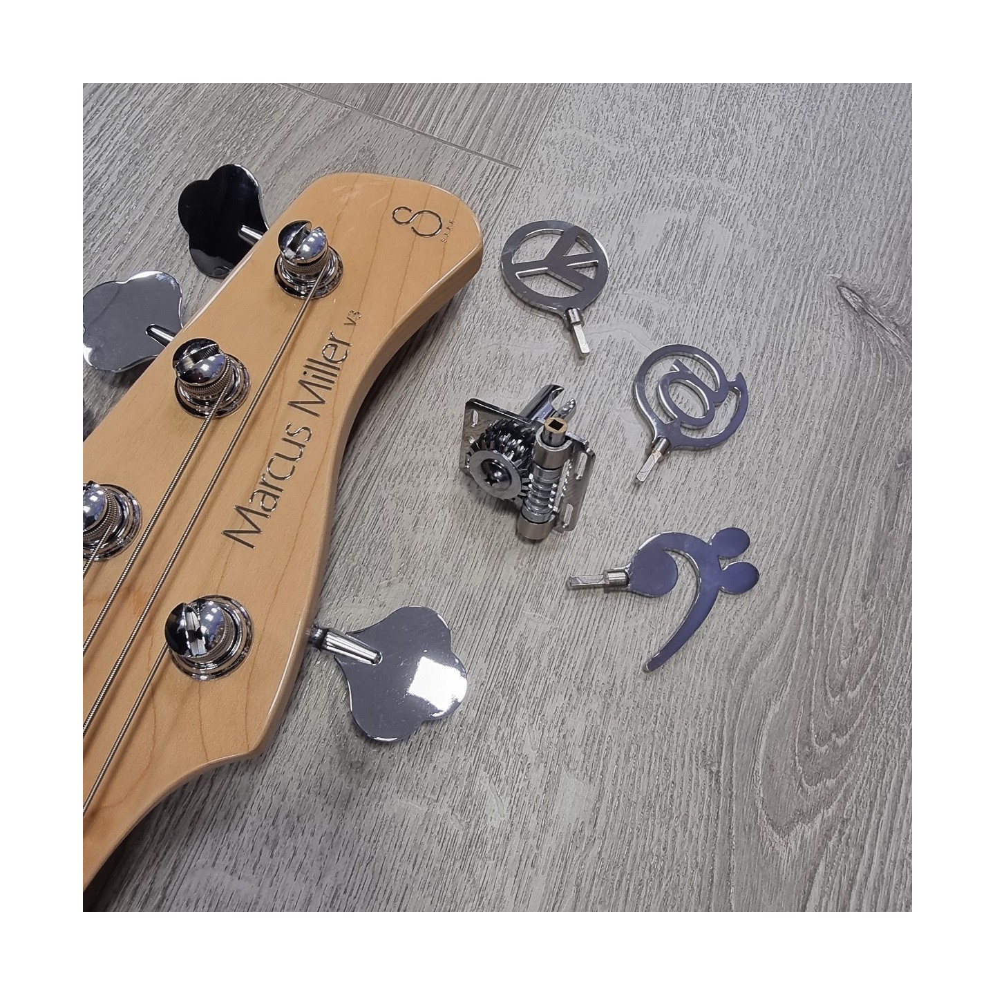 The interchangeable, meccanica customizzata universale per basso elettrico - vai con la sigla